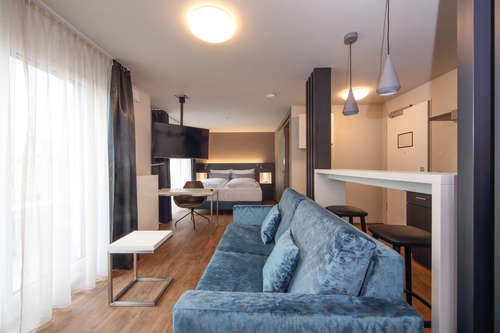 Design & Lifestyle Hotel Estilo Aalen Exterior photo