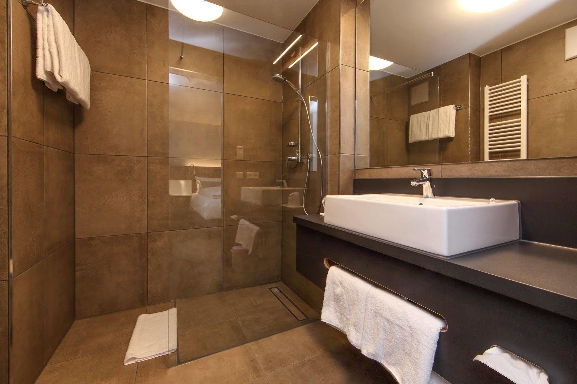 Design & Lifestyle Hotel Estilo Aalen Exterior photo